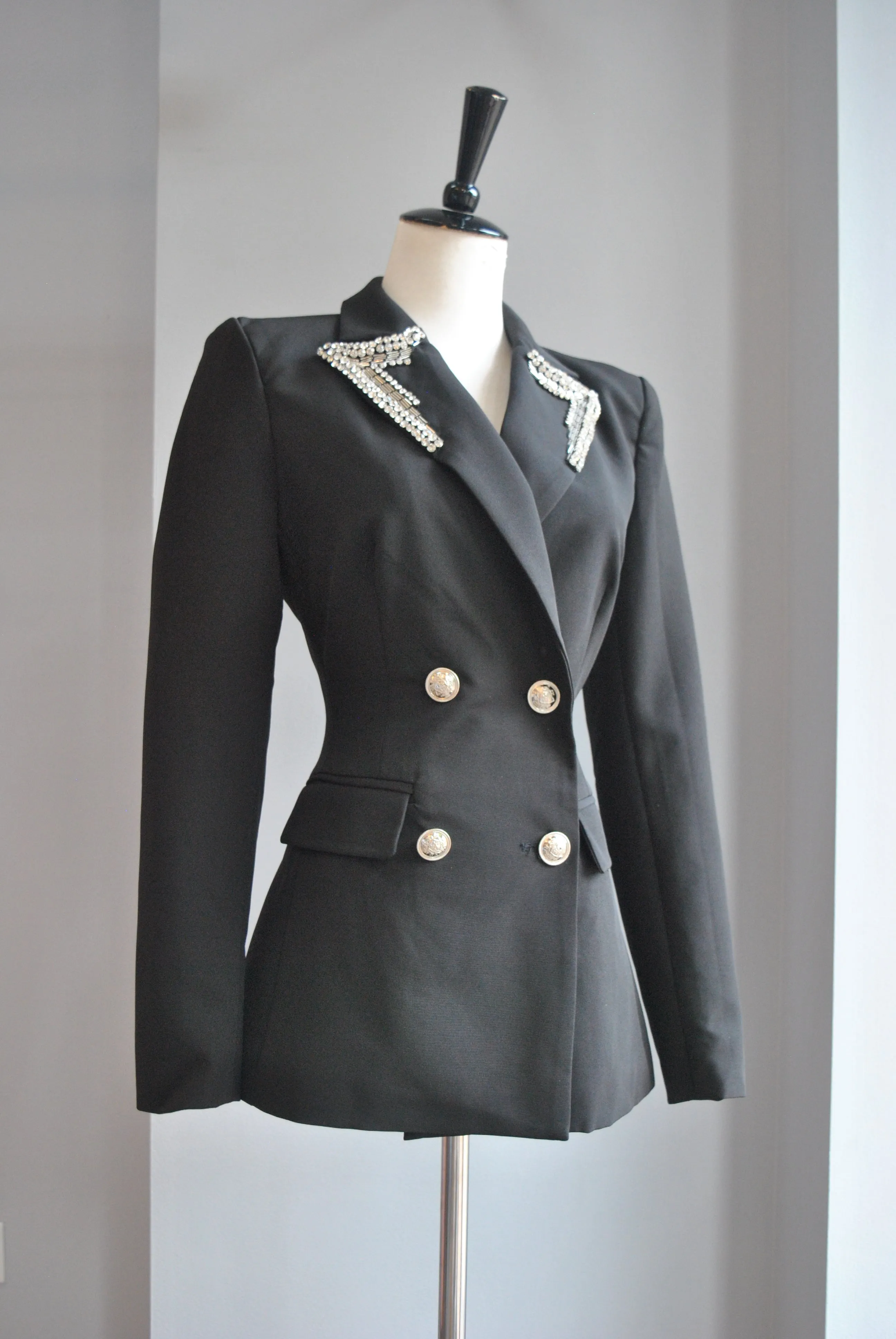 BLACK DOUBLE BREASTED BLAZER WITH DIAMOND DETAILS