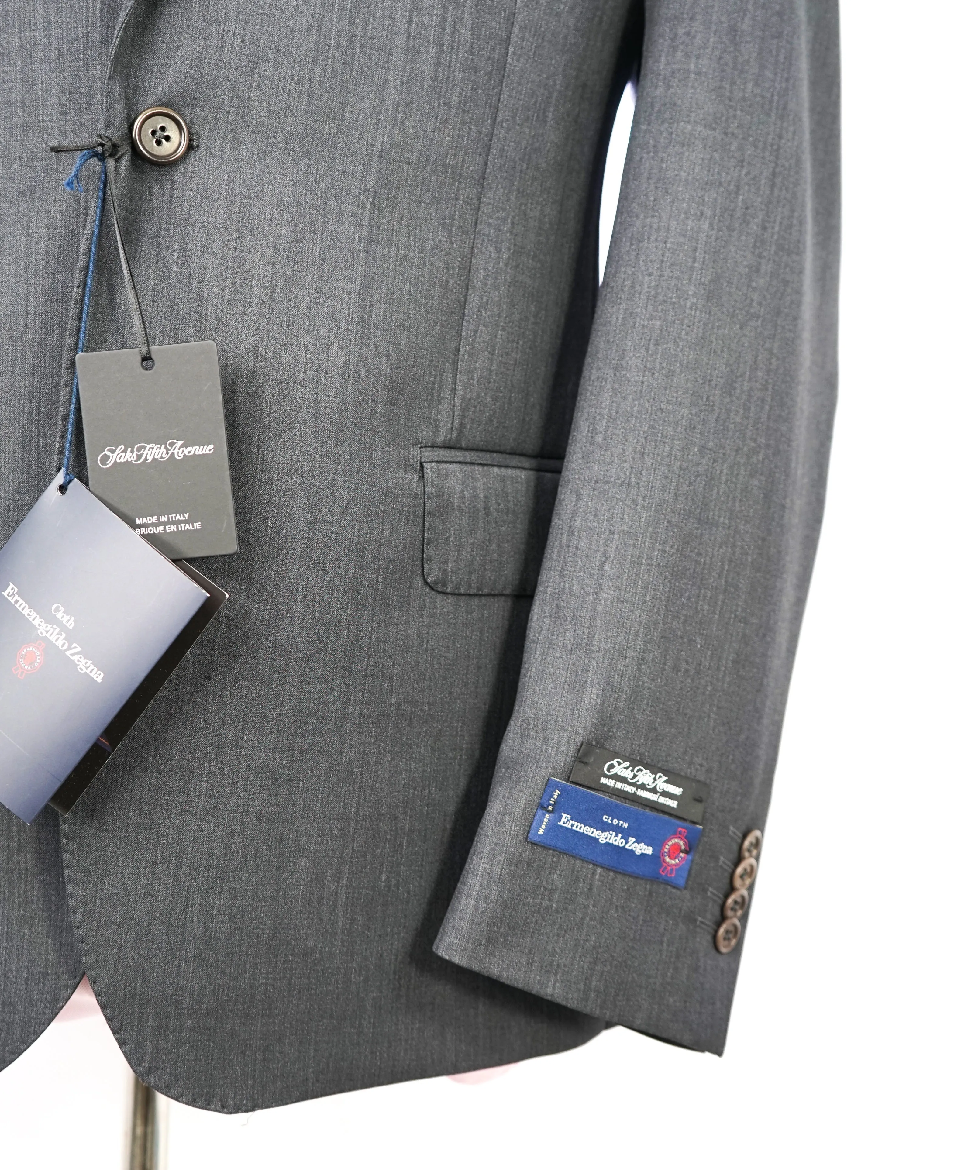 ERMENEGILDO ZEGNA - "TAILORED FIT" SAKS FIFTH AVENUE *SILK* Gray Suit - 38R 34W