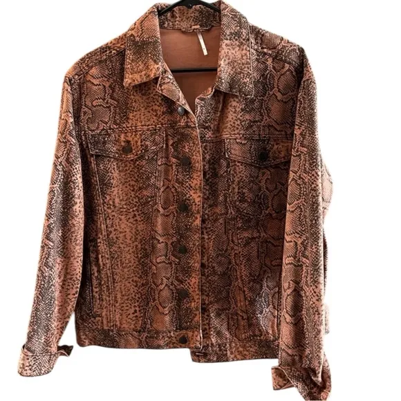 FREE PEOPLE Brown Animal Snakeskin Print Trucker Jean Denim Jacket Oversized M