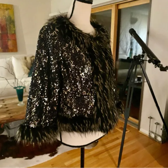 GIAMBATISSTA VALLI — Gorgeous little sequin &amp; Faux fur cropped jacket♥️PARTY !❤️