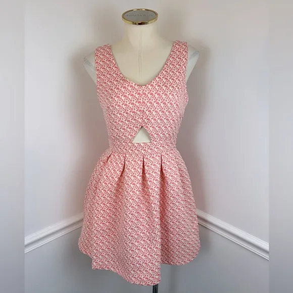 GUESS Pink &amp; White Fit &amp; Flare Cutout Dress NWT ‘Sweet Thang’ | Size Small