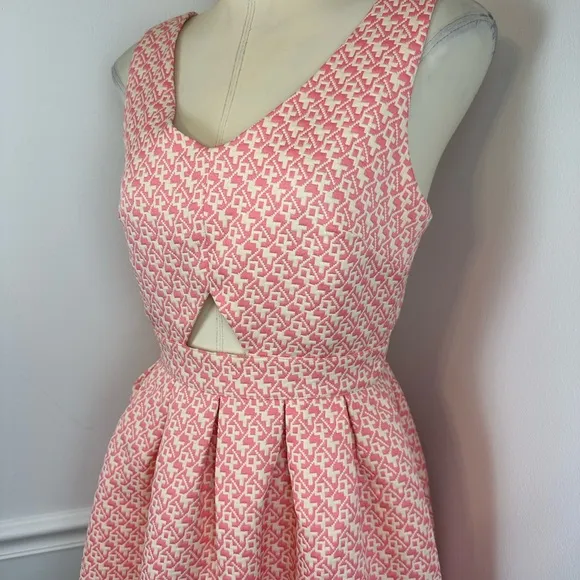 GUESS Pink &amp; White Fit &amp; Flare Cutout Dress NWT ‘Sweet Thang’ | Size Small