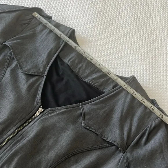 Lululemon‎ Tranquility Jacket Gray Approx. Size 10