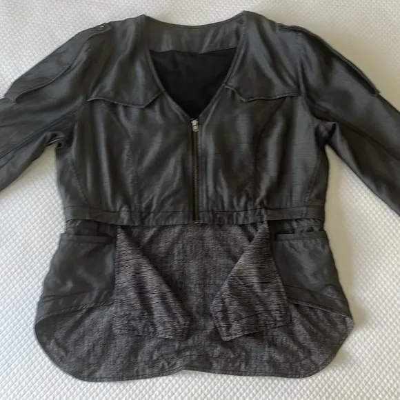 Lululemon‎ Tranquility Jacket Gray Approx. Size 10