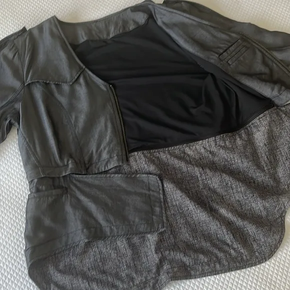 Lululemon‎ Tranquility Jacket Gray Approx. Size 10