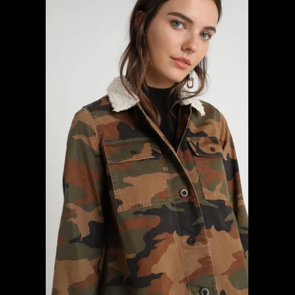 Madewell Northward Cropped Army Jacket in Cottontail Camo Sherpa Edition