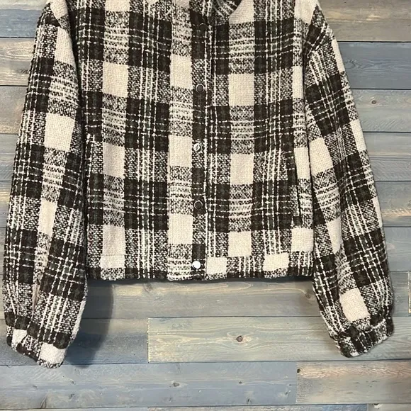 New All in Favor Plaid Crop Jacket Women’s Size Large in Chestnut Plaid