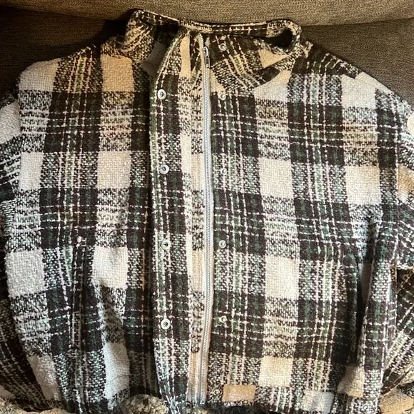 New All in Favor Plaid Crop Jacket Women’s Size Large in Chestnut Plaid