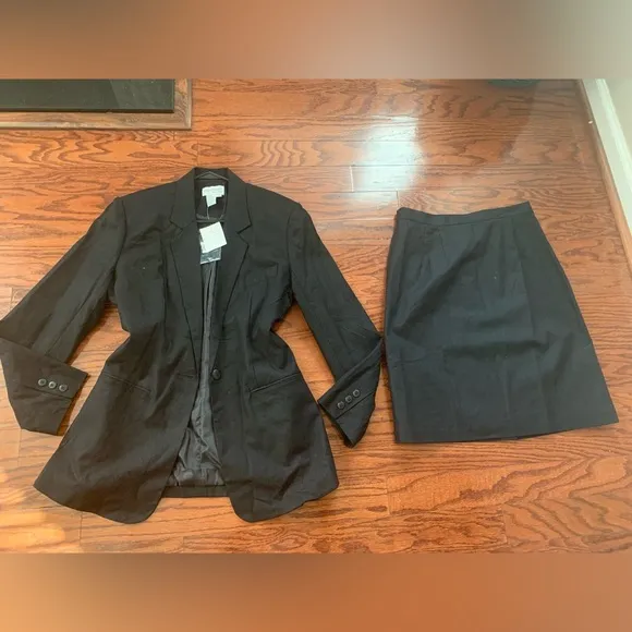 Newport News Linen Black Skirt Suit Size 12