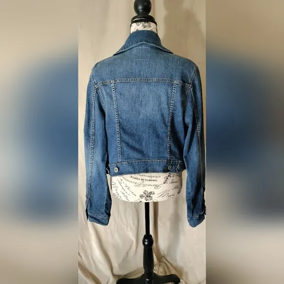 NWOT! Torrid Denim Blue Medium-Wash Crop Denim Jacket. Size 1