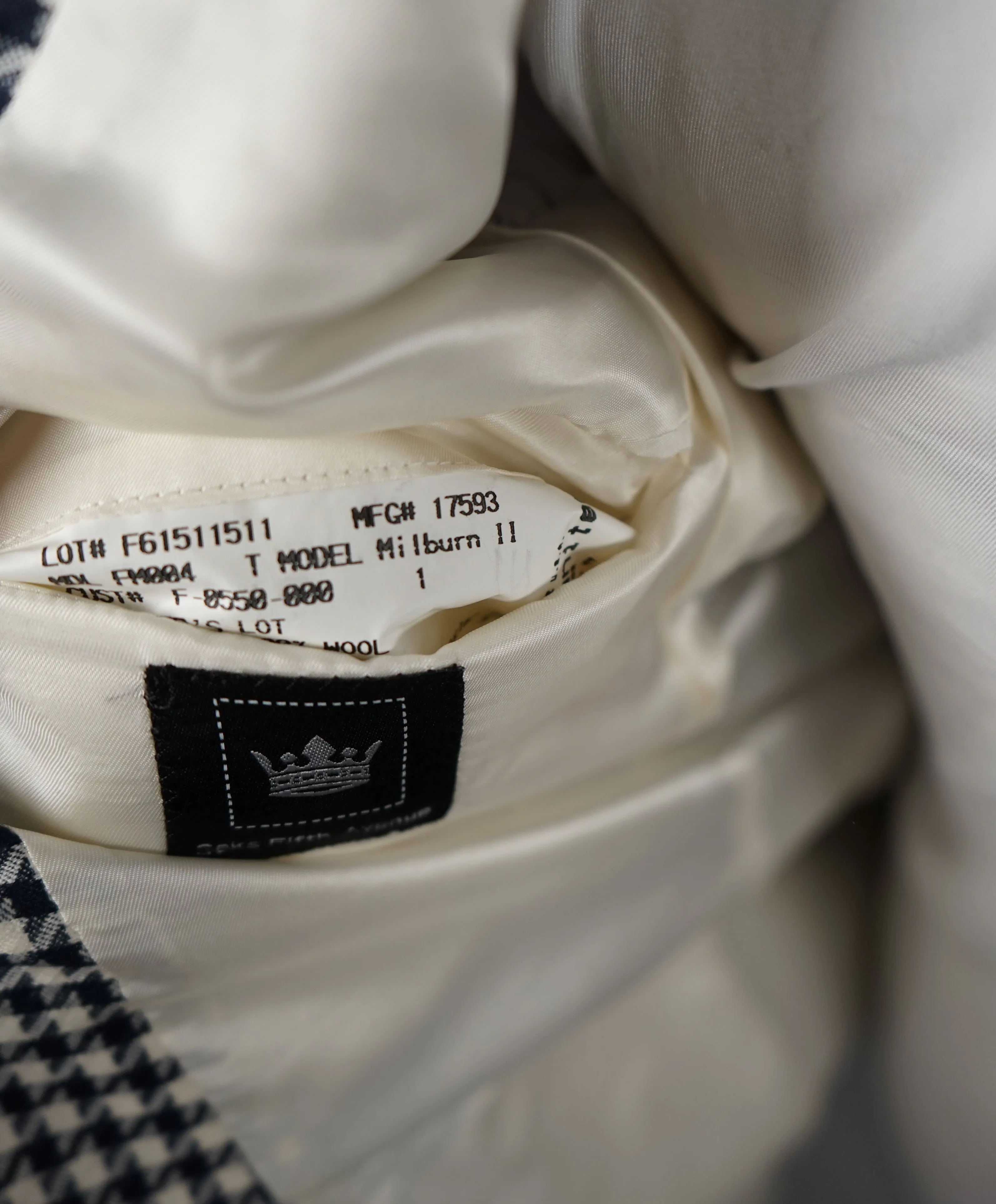 SAKS 5TH AVE BY HICKEY FREEMAN - Navy & Ivory Houndstooth Wool Blazer - 40S