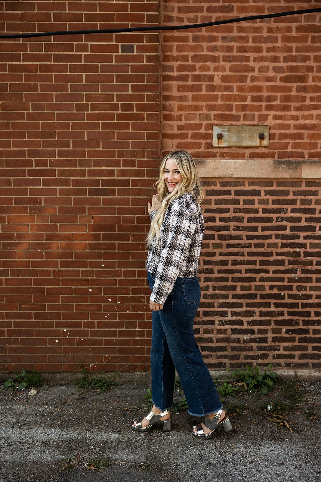 shuri cropped shacket in brown