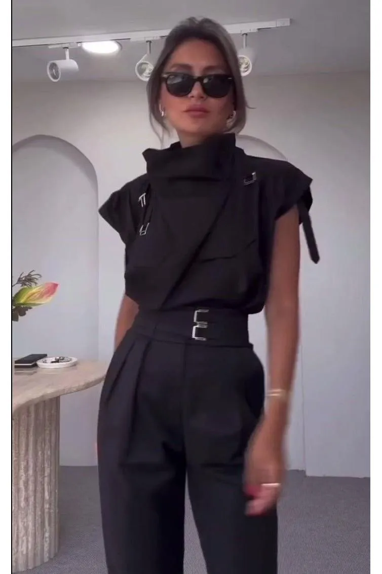 Slim-fit suit with high-neck vest
