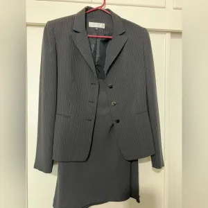 Tahari Suit with Skirt and Jacket Size 6