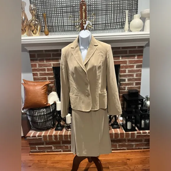 🔥TALBOTS 3 PIECE SUIT!Color:TAN,SIZE/10 Skirt, Pants &amp; Jacket Full Lined! Nice!
