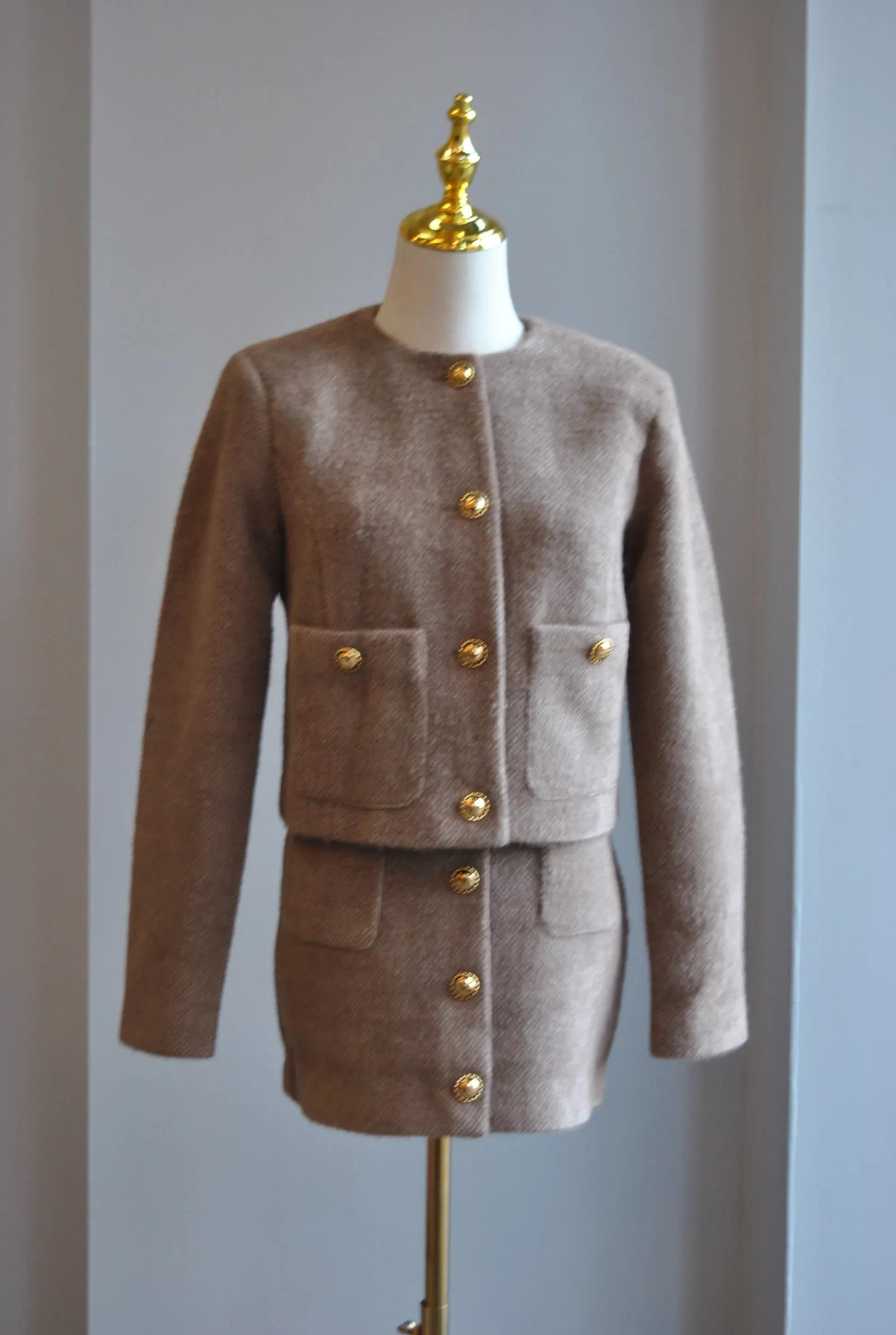 TAUPE SET OF MINI SKIRT AND A CROPPED BLAZER