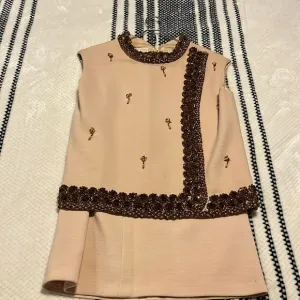 Vintage sleeveless skirt suit